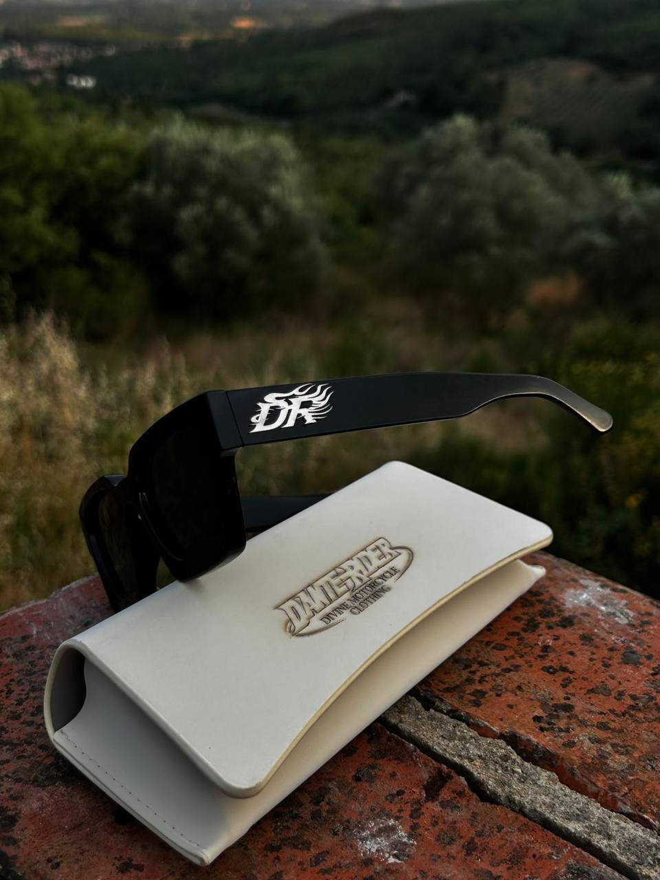 SUNGLASSES